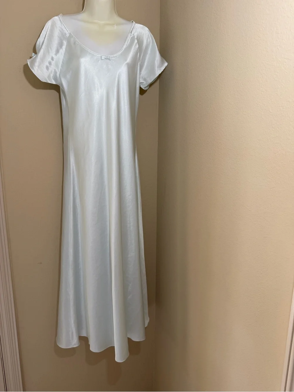 Oscar de la renta Satin-like Scoop-Neck Nightgown in sky-blue size small